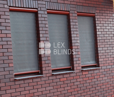 Outdoor roller blinds with steel side cables